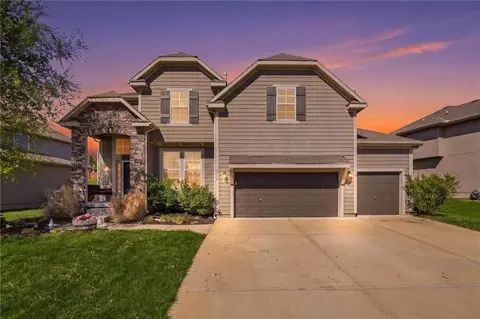 2776 W Sitka Dr, Olathe, KS 66061