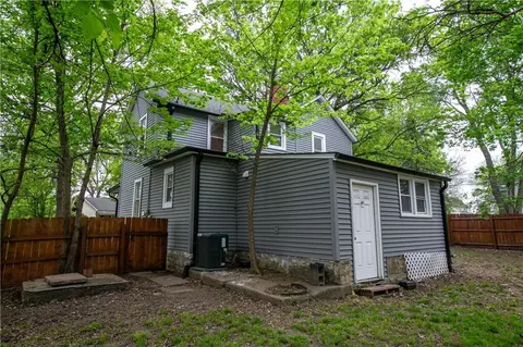 Exterior - 300 SE 1st St, Lees Summit, MO 64063 photo 8 of 9