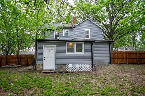 Exterior - 300 SE 1st St, Lees Summit, MO 64063 photo 7 of 9
