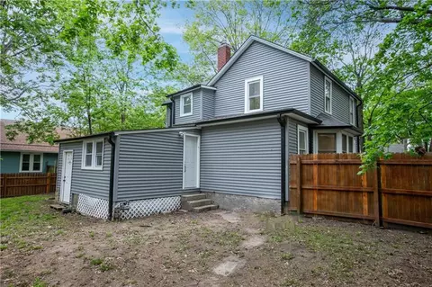 Exterior - 300 SE 1st St, Lees Summit, MO 64063 photo 6 of 9