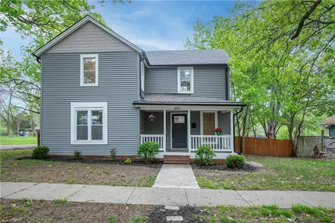 300 SE 1st St, Lees Summit, MO 64063