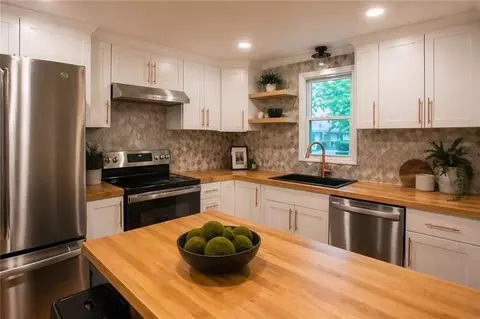 Kitchen - 300 SE 1st St, Lees Summit, MO 64063 photo 3 of 4