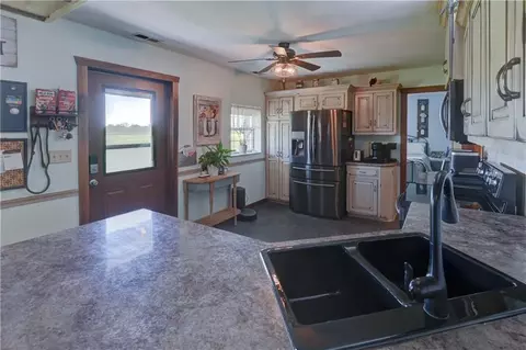 Kitchen - 11683 Highway Ff, Mayview, MO 64071 photo 6 of 8