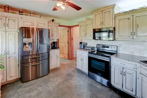 Kitchen - 11683 Highway Ff, Mayview, MO 64071 photo 5 of 8