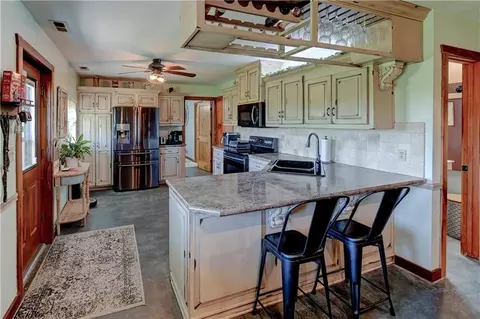 Kitchen - 11683 Highway Ff, Mayview, MO 64071 photo 7 of 8