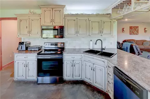Kitchen - 11683 Highway Ff, Mayview, MO 64071 photo 2 of 8