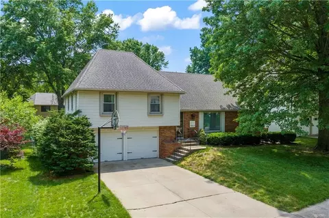 9163 W 92nd St, Overland Park, KS 66212