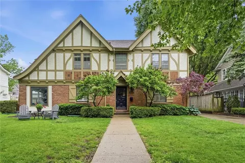615 W 67th St, Kansas City, MO 64113