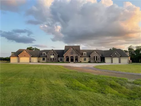 27589 W 151st St, Olathe, KS 66061