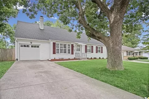 2908 Cheyenne Cir, North Kansas City, MO 64116