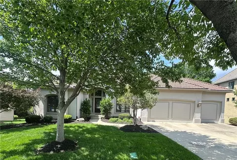 9714 Wild Rose Ln, Lenexa, KS 66227