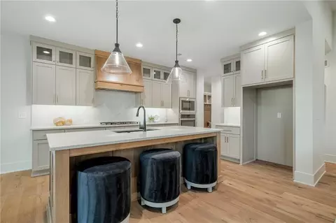 Kitchen - 514 Turnbridge Dr, Raymore, MO 64083 photo 7 of 8