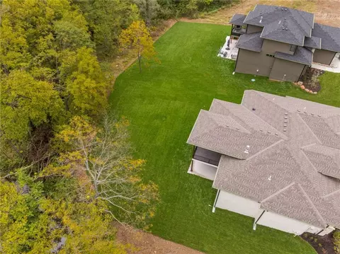 Exterior - 514 Turnbridge Dr, Raymore, MO 64083 photo 7 of 9