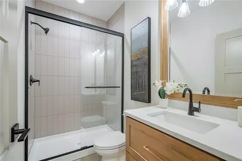 Bath - 514 Turnbridge Dr, Raymore, MO 64083 photo 5 of 7