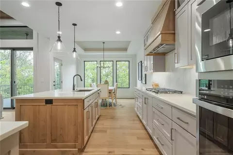 Kitchen - 514 Turnbridge Dr, Raymore, MO 64083 photo 4 of 8