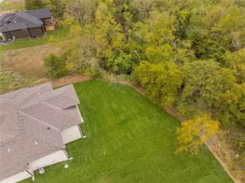 Exterior - 514 Turnbridge Dr, Raymore, MO 64083 photo 6 of 9