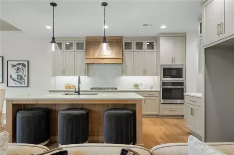 Kitchen - 514 Turnbridge Dr, Raymore, MO 64083 photo 6 of 8