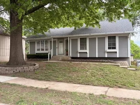 12833 Seminole Dr, Olathe, KS 66062