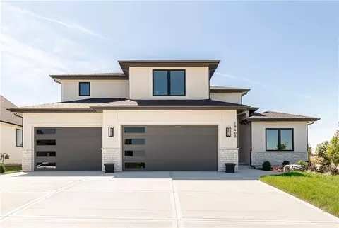 18617 Mohawk Ln, Overland Park, KS 66085