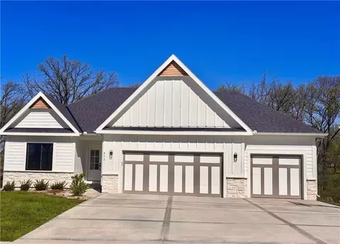 812 Foxglove Ln, Kearney, MO 64060