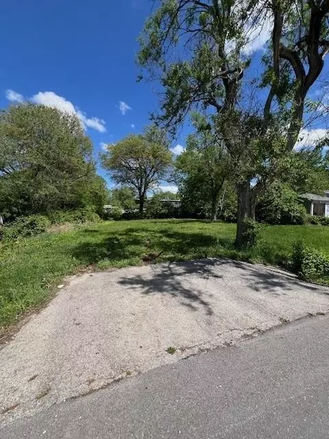 202 Duck Rd, Grandview, MO 64030