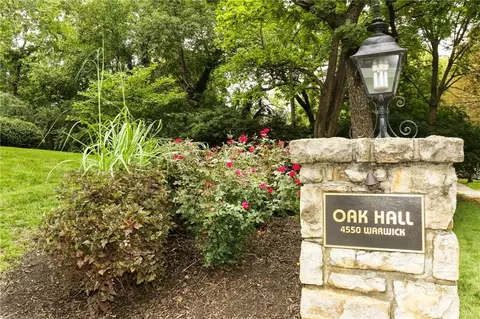 4550 Warwick Blvd #408, Kansas City, MO 64111
