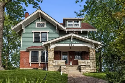 316 E Doniphan St, Liberty, MO 64068