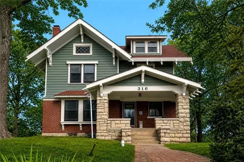 316 E Doniphan St, Liberty, MO 64068