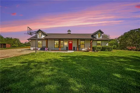 19810 192nd St, Holt, MO 64048