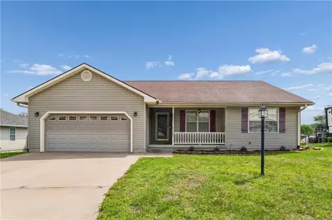 1205 Woods Dr, Sedalia, MO 65301