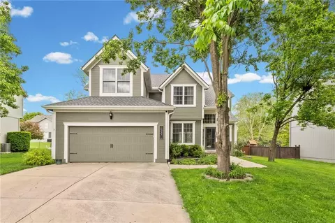 15371 S Navaho Dr, Olathe, KS 66062