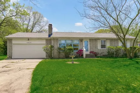 910 NW South Shore Dr, Lake Waukomis, MO 64151