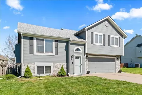 8916 NE 114th Ter, Kansas City, MO 64157