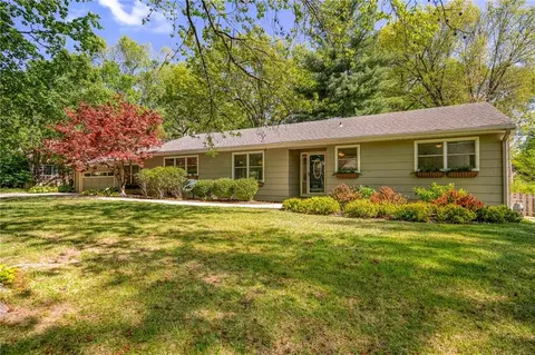 2105 W 97th St, Leawood, KS 66206