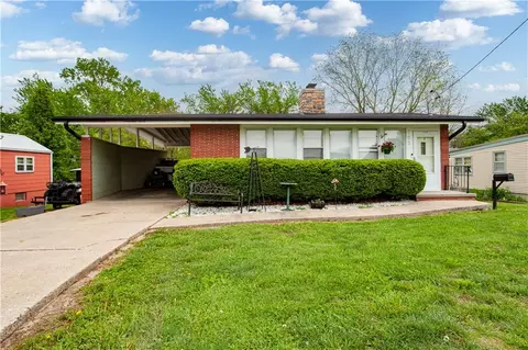 705 N 17th St, Lexington, MO 64067