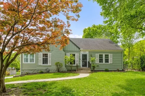 2813 W 51st St, Westwood, KS 66205