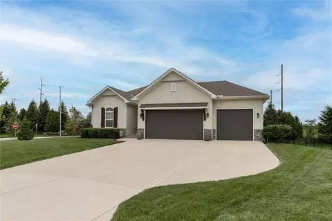 19701 W 198th Ct, Spring Hill, KS 66083