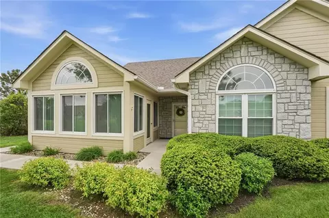 11268 S Pflumm St, Olathe, KS 66215