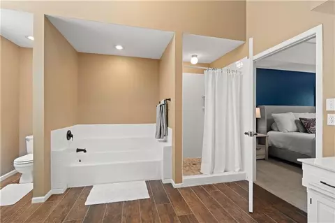 Bath - 9413 Hall Dr, Lenexa, KS 66219 photo 3 of 4
