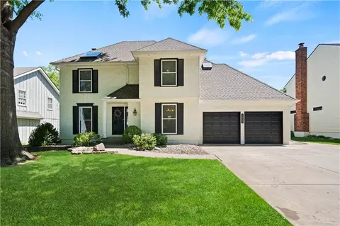 9413 Hall Dr, Lenexa, KS 66219