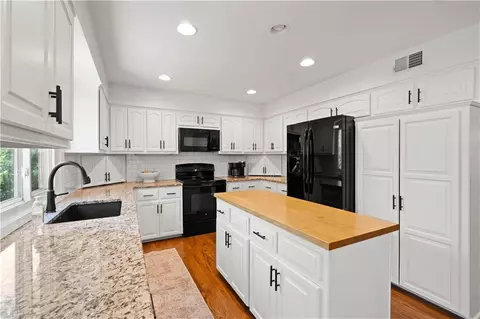 Kitchen - 9413 Hall Dr, Lenexa, KS 66219 photo 2 of 3