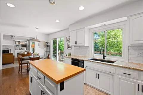 Kitchen - 9413 Hall Dr, Lenexa, KS 66219 photo 3 of 3