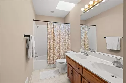 Bath - 9413 Hall Dr, Lenexa, KS 66219 photo 2 of 4