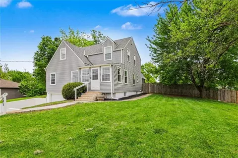 645 NE Barry Rd, Kansas City, MO 64155