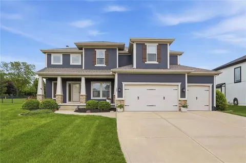 209 SE Waterwheel Ln, Lees Summit, MO 64063