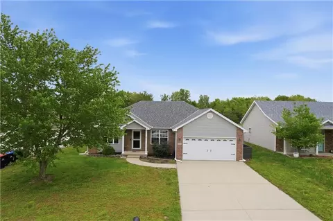 715 Iron Horse Dr, Warrensburg, MO 64093