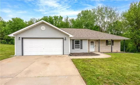 500 Angus Ln, Knob Noster, MO 65336