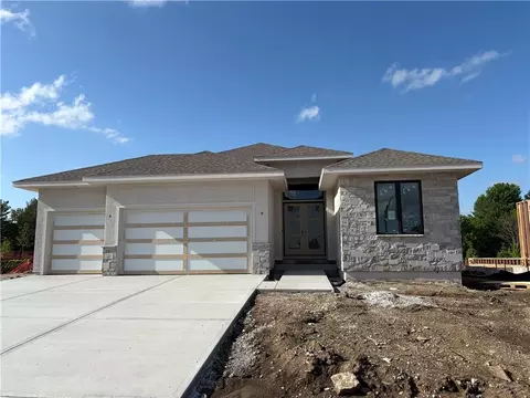 3040 W 133rd Ter, Leawood, KS 66209