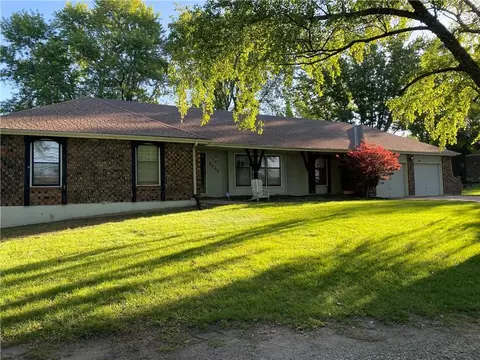 2040 SW State Route 150, Lees Summit, MO 64082