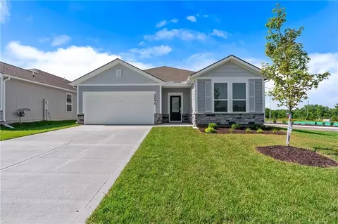 22575 W 214th Ter, Spring Hill, KS 66083